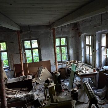 Grinding plant with turbine