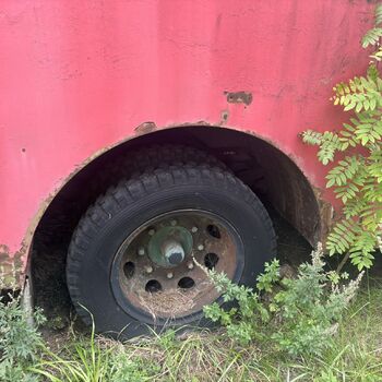 Der bekannte Friedhof der Krankenwagen