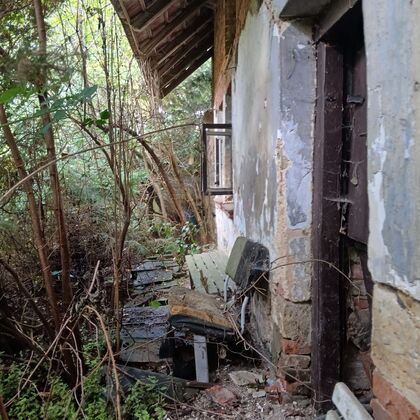 Stavení s rybníčkem