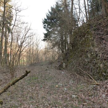 Opěrná zeď skály v km 3,080 Opěrná zeď skály v km 3,080