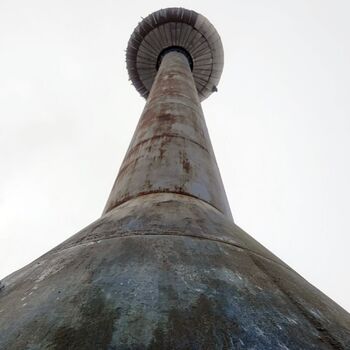 Globus über der Landschaft