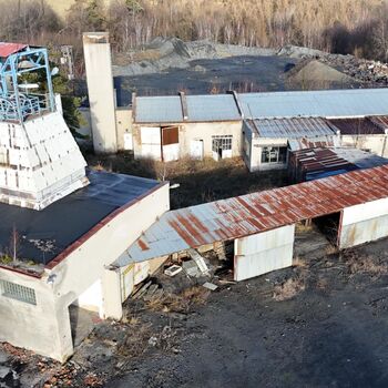 hory, DOLY, černý pes