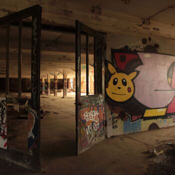 Továrna na tkaní z umělého hedvábí podšívkových materiálů