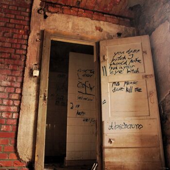 Továrna na tkaní z umělého hedvábí podšívkových materiálů