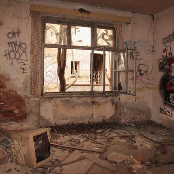 Továrna na tkaní z umělého hedvábí podšívkových materiálů