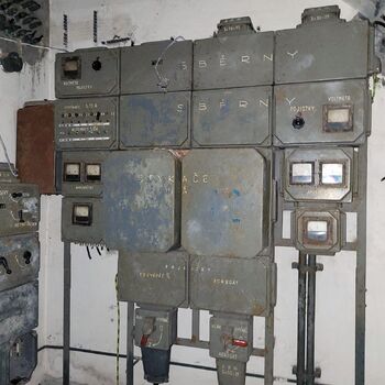 Už se setmělo venku je úplněk.