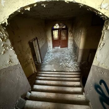 Palác u tlustého pána & přilehlý kolchoz