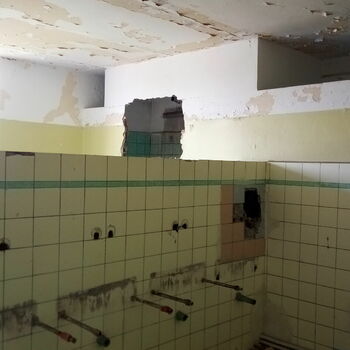 koupelna místnost vedle sebe sprcha koupelna místnost vedle sebe sprcha