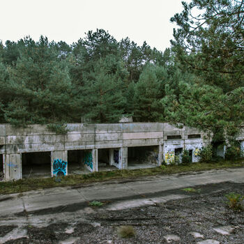 Velitelské stanoviště, bunkry a otevřené pozice s opravdu skvělými graffiti
