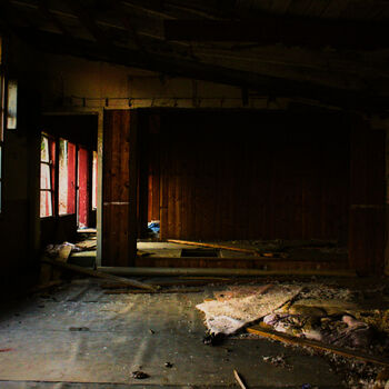 🏕️ Tábor, kde kdysi trávily léto stovky dětí… dnes ho pohlcuje ticho a příroda