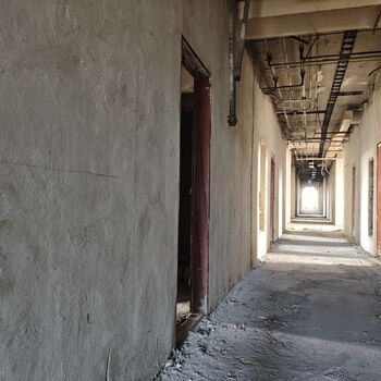 Proč to nedostavěli? Opuštěná železniční poliklinika...