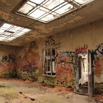 Továrna na tkaní z umělého hedvábí podšívkových materiálů