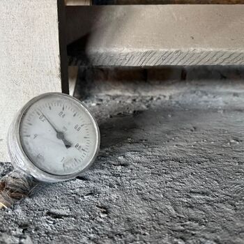 hory, DOLY, černý pes