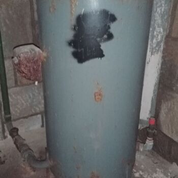 Opuštěný velitelský kryt