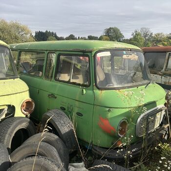 Der bekannte Friedhof der Krankenwagen