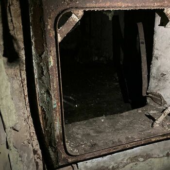 Transmitting station building