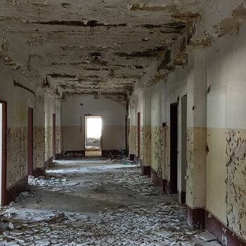 Buňka suterénu Architektura věznice staré budova Buňka suterénu Architektura věznice staré budova