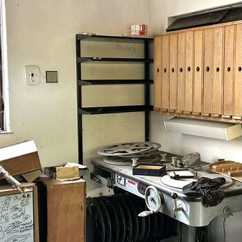 ᴀʙᴀɴᴅᴏɴᴇᴅ ꜱᴜᴍᴍᴇʀ ᴄɪɴᴇᴍᴀ