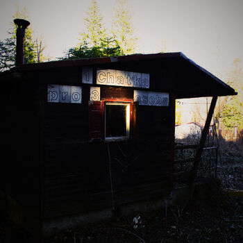 🏕️ Tábor, kde kdysi trávily léto stovky dětí… dnes ho pohlcuje ticho a příroda