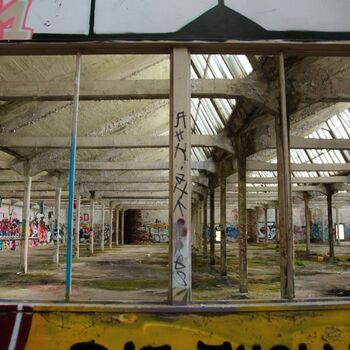 Továrna na tkaní z umělého hedvábí podšívkových materiálů