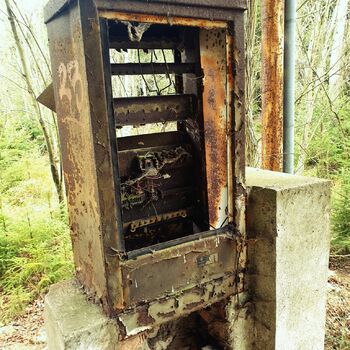 poštovní schránka krabice kontejner Plynové pružiny staré čerpadlo