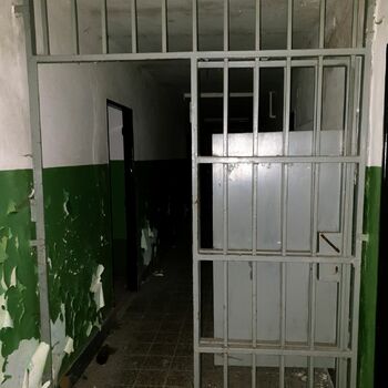 Buňka skříňky Upevňovací prvek Buňka skříňky Upevňovací prvek