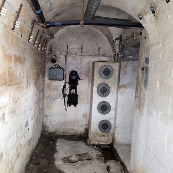 Už se setmělo venku je úplněk.