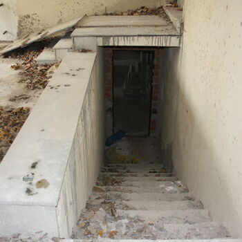 What is this place? An abandoned hotel?