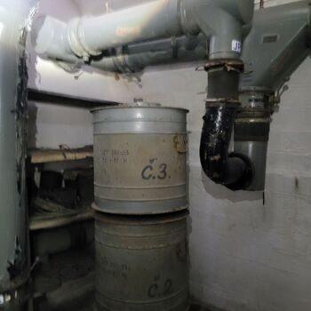 Už se setmělo venku je úplněk.