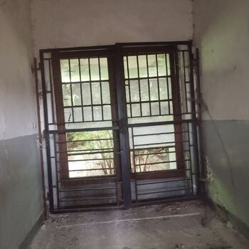 Opuštěná škola / internát