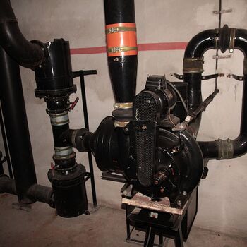 Abdeckung unter der Waggonfabrik