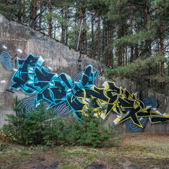 Velitelské stanoviště, bunkry a otevřené pozice s opravdu skvělými graffiti