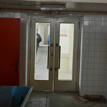 door elevator sliding door lifting device device movable barrier interior