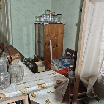 Why did they abandon it? An abandoned, well-preserved farmer's house...