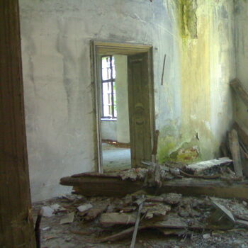 Opuštěný zámek s kaplí na Moravě Opuštěný zámek s kaplí na Moravě