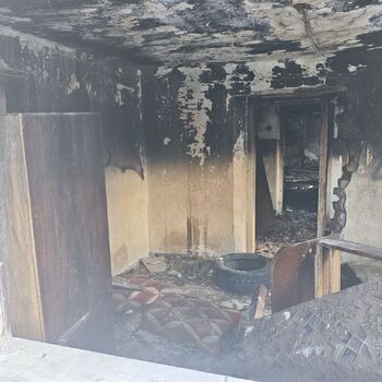 Ausgebrannte Hütte, Standort in der Beschreibung