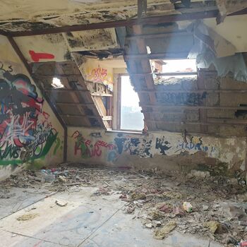 graffito rubbish decoration