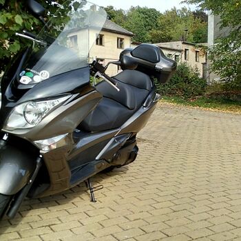 motorová koloběžka vozidlo kolová vozidla přeprava doprava auto přívěsného vozíku