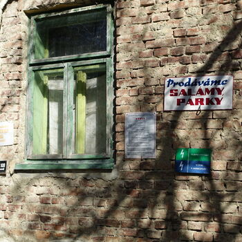 Hájovna ve stráni.