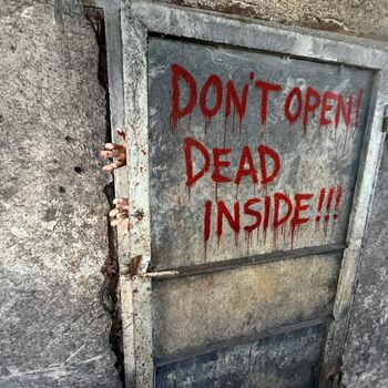 ten nápis tam samozřejmě není...