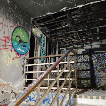 Chátrající léčebna a střet s nečekanými návštěvníky...