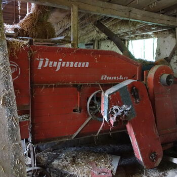 Další chátrající statek