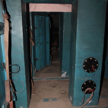 Škoda-Gebäude Nr. 16 mit Überdachung