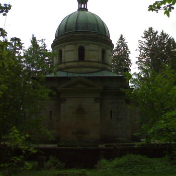 Mausoleum im Jeseníky-Gebirge