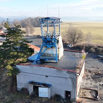 hory, DOLY, černý pes