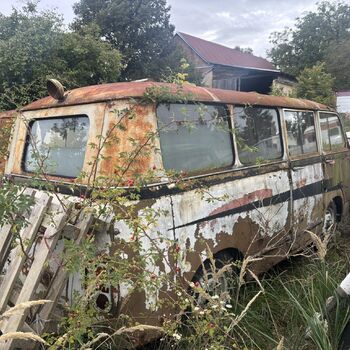 Der bekannte Friedhof der Krankenwagen