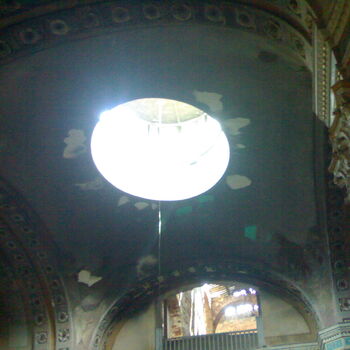 Opuštěný zámek s kaplí na Moravě Opuštěný zámek s kaplí na Moravě