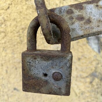 Opuštěný bývalý vojenský prostor 2022