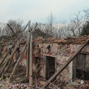 Zámek a'la slunce, seno, Italové