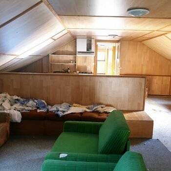 místnost ložnice nábytek interiér Pohovka domácí dům moderní výzdoba tabulka luxusní sídlo lampa podlaha život